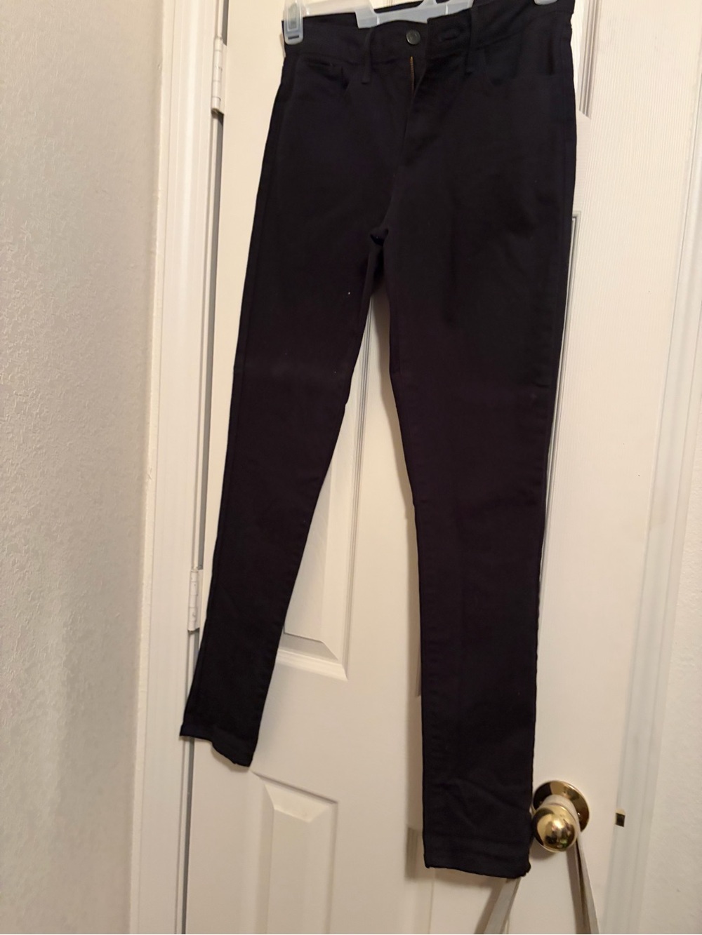 Levi-Classic Black High-Rise Women’s Skinny Pants